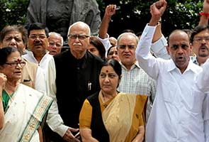 Arrest me, it was my sting, says Advani on cash-for-votes scam