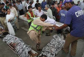 Bomber targets senior Pak policeman; 8 dead