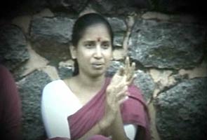 Nalini meets husband Murugan at Vellore jail