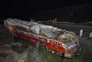 38 die in Pakistan school bus accident