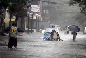 Typhoon Nesat strikes Phillipines, 16 killed