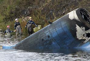 Russian jet carrying hockey team crashes, 43 dead