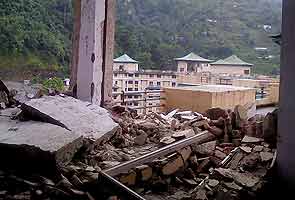 Rescue teams, doctors yet to reach earthquake-affected areas