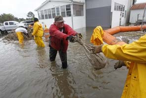 Tropical Storm Lee drifts just off Louisiana 