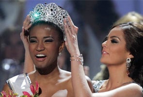 Leila Lopes of Angola is crowned Miss Universe
