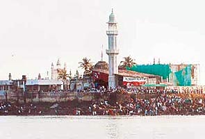 Human bones cause concern at Haji Ali 