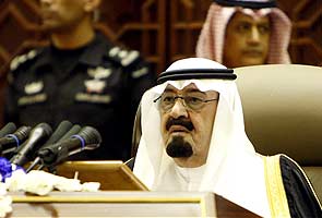 Saudi king grants women the right to vote in local elections