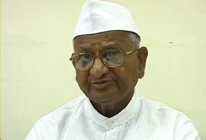 In blog, Anna backs Kiran Bedi, blames 'gang of four'