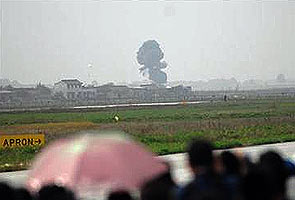 Chinese fighter jet nose-dives into field at show