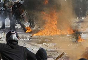 Violence hits Athens as 100,000 join anti-austerity protest march