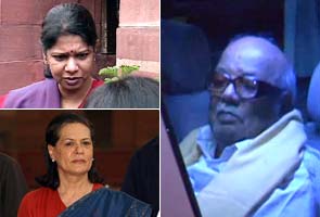 Karunanidhi meets Kanimozhi in Tihar Jail; also meets PM, Sonia