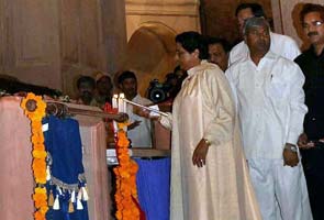 Mayawati inaugurates Rs 685-crore memorial park in Noida