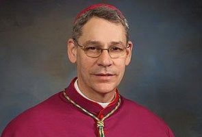 US bishop charged for not bringing porn to police