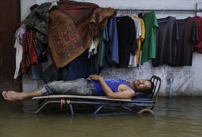Bangkok flood defenses hold off peak coastal tides