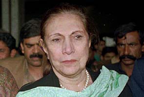 Nusrat Bhutto, mother of Benazir Bhutto, dies