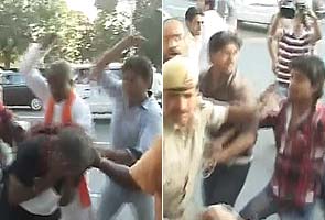 Anna supporters beaten up by Sri Ram Sene activists