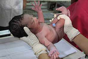 Philippines welcomes symbolic '7 billionth baby' 