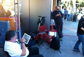 Apple co-founder Wozniak first in line at Apple store for new iPhone1