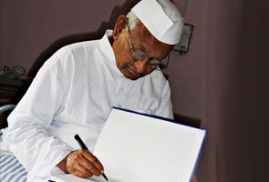 Anna Hazare returns to blogging