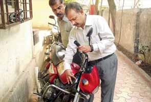 Lawyer arrested for selling stolen vehicles