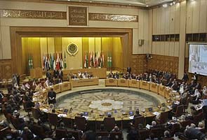 Arab League suspends Syria, calls on army to stop killings