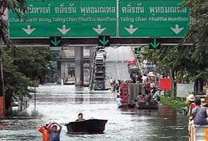 Despite floods, Thailand celebrates moon festival