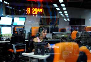 Philippines overtakes India as hub of call centers