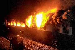 Doon Express fire: Anxious relatives wait for train in Dehradun      