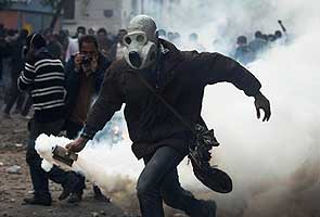 Police, protesters clash for 3rd day in Egypt 