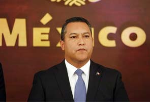 Mexico's top Cabinet secretary, 7 others die in helicopter crash