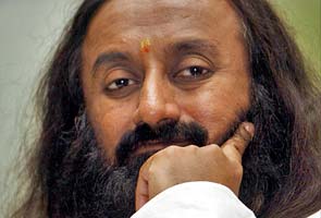 Sri Sri drops Amethi from anti-corruption tour of UP