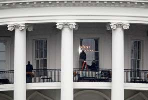 Man arrested after bullet hits White House