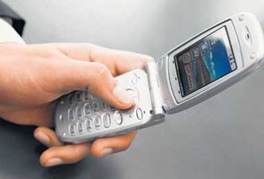 Pakistan bans 'obscene' words on cellphone texts
