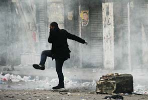 Clashes renew at Egypt's Tahrir Square; 24 dead in three days