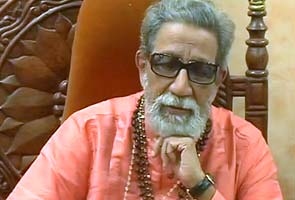 Bal Thackeray visits ailing RK Laxman at home