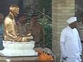 Lokpal Bill war: Kejriwal slams govt as Anna fasts at MMRDA Ground