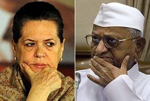 Lokpal Bill: Ready to fight, says Sonia, in warning to Team Anna and opposition