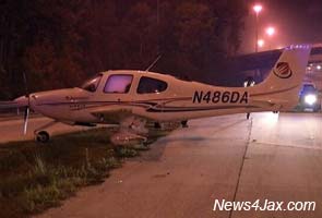 Plane lands on Florida highway, no one injured 