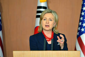 Alarmed by violence Clinton calls Egyptian Prime Minister