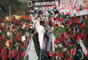 Thousands converge for Imran Khan's rally in Karachi 