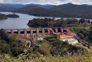 Mullaperiyar dam row: Clashes at Kerala-Tamil Nadu border post 