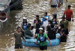 Flash floods kill at least 450 in Philippines