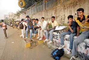 Want to join Mumbai Police?  First, sleep on footpath