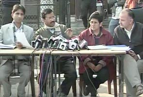 Reject Lokpal Bill, it is even weaker than earlier version: Team Anna