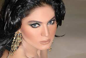Pak court asks police to reply in Veena Malik's petition case