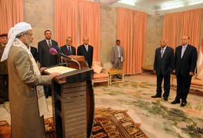 Yemen unity government sworn in