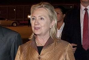Clinton urges countries not to stifle online voices 