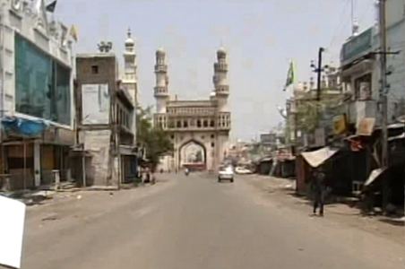 Shops around monument in Old city removed