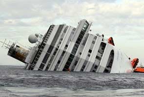 Costa Concordia passengers sue Carnival