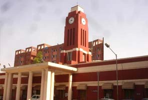 College student jumps to death at Delhi hospital